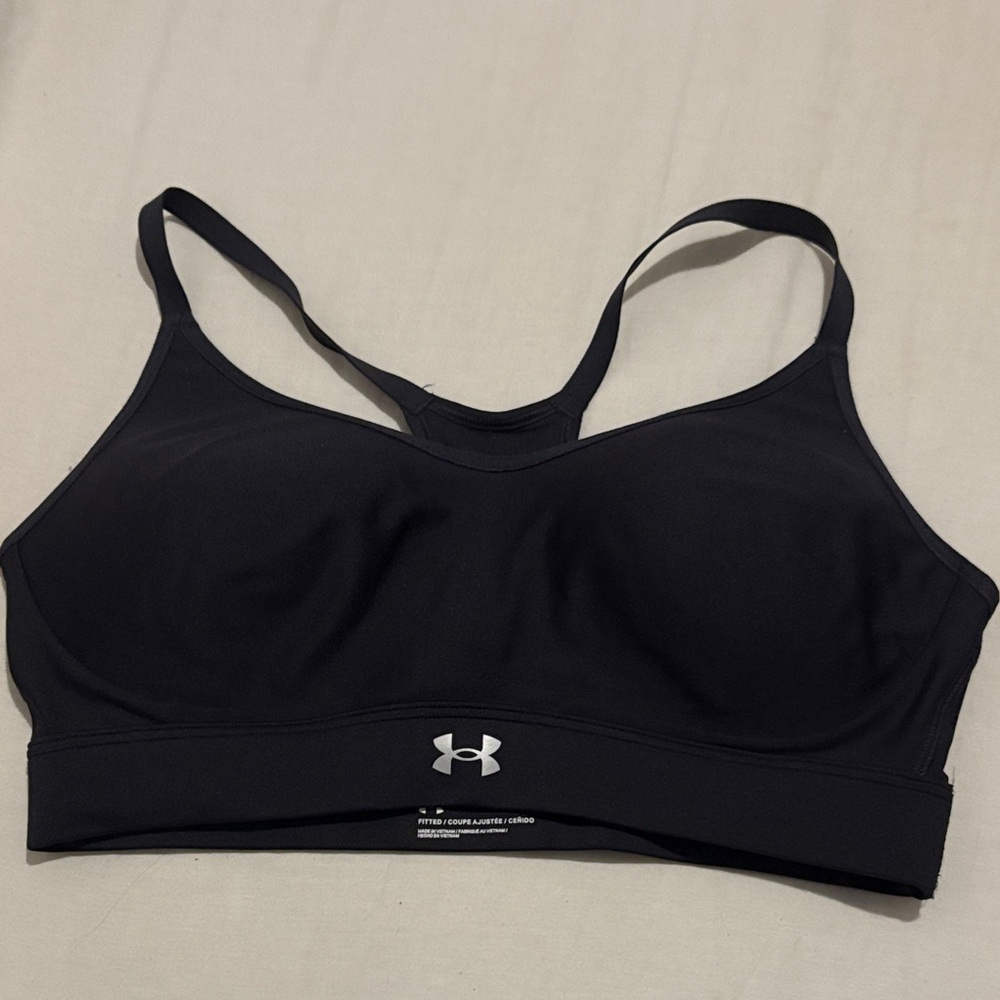 Under Armour Women's Sleek Black Sports Bra